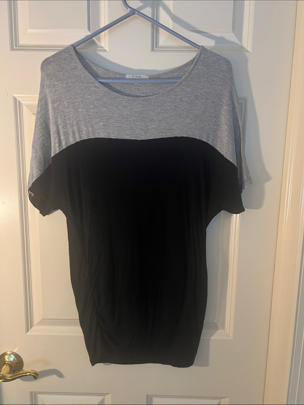 Cielo Two-Tone Short Sleeve Top in Gray and Black